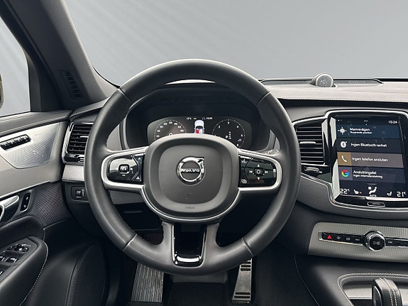 Volvo XC90 14 of 30