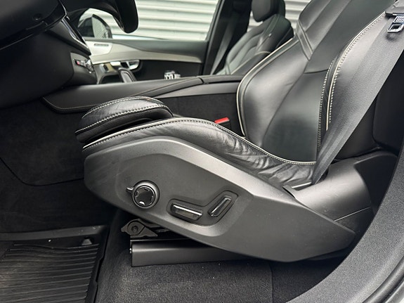 Volvo XC90 20 of 30