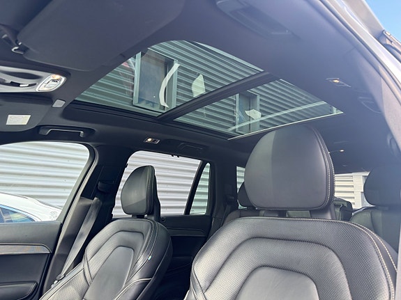 Volvo XC90 15 of 28