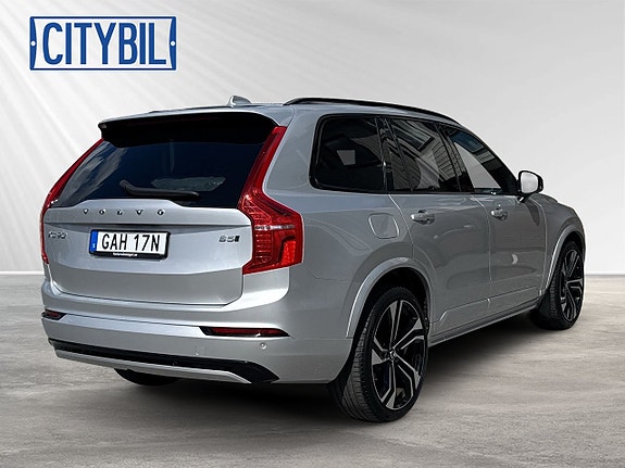 Volvo XC90 2 of 28