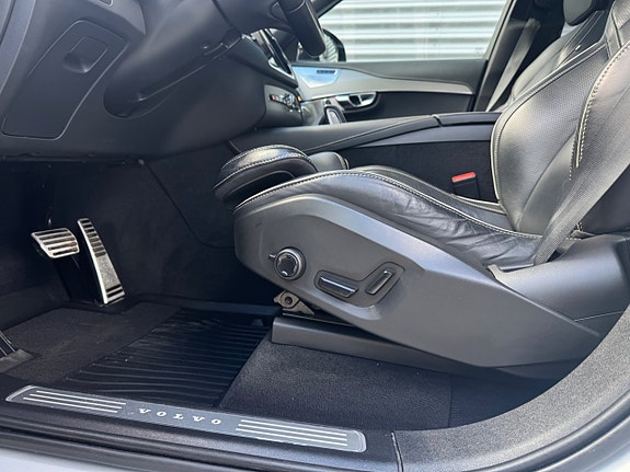 Volvo XC90 13 of 28