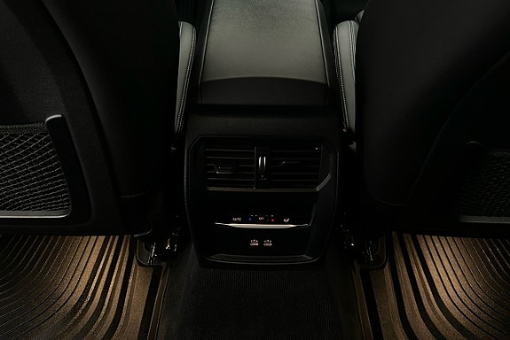 BMW 330e 20 of 25