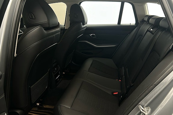 BMW 330e 13 of 25