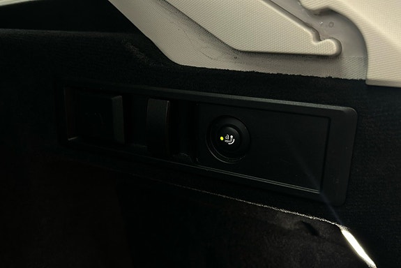 BMW 330e 16 of 25