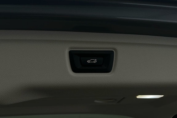 BMW 330e 15 of 25