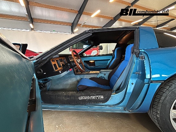 Chevrolet Corvette 9 of 17