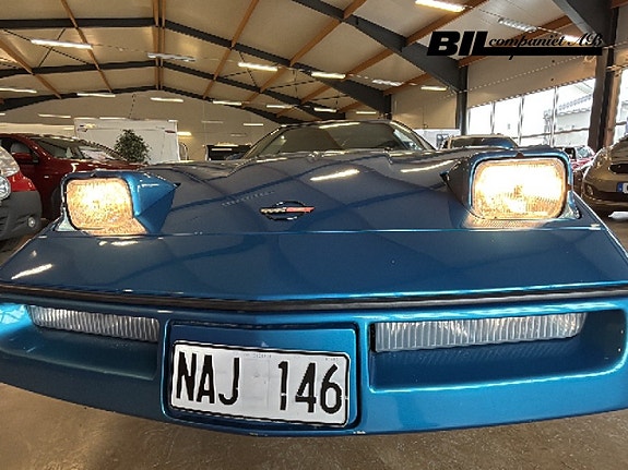 Chevrolet Corvette 4 of 5