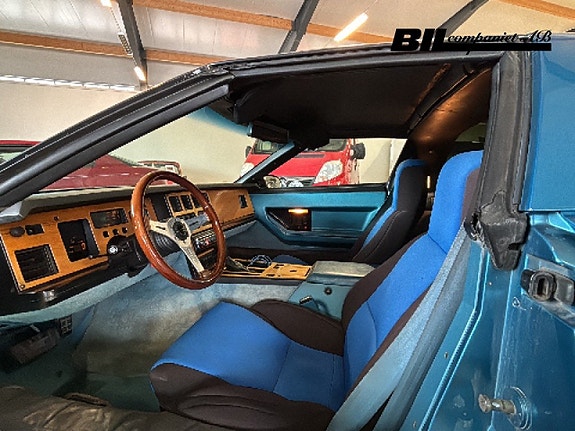 Chevrolet Corvette 10 of 17