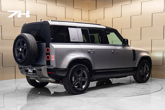 Land Rover Defender 110 5 of 5