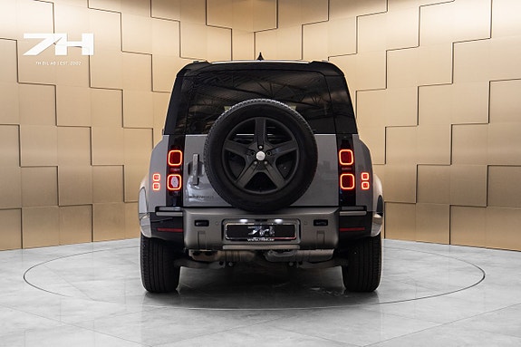 Land Rover Defender 110 4 of 5