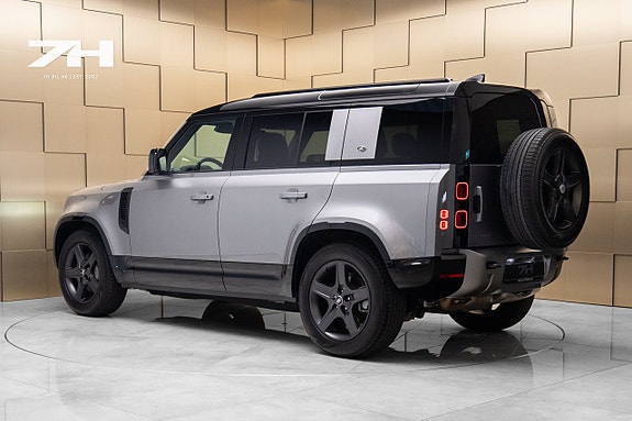 Land Rover Defender 110 3 of 5