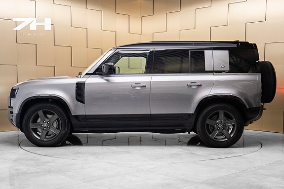 Land Rover Defender 110 2 of 5