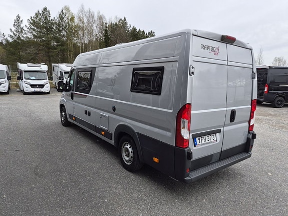 Rapido Van 68 180 hk, automat, långbäddar, ugn och micro 6 of 28