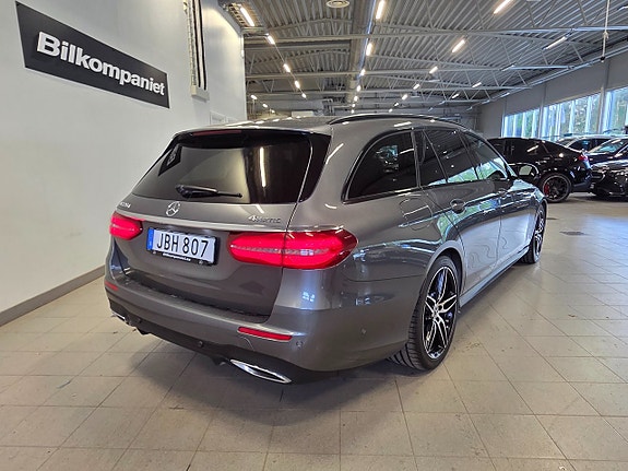 Mercedes-Benz E220 4 of 5
