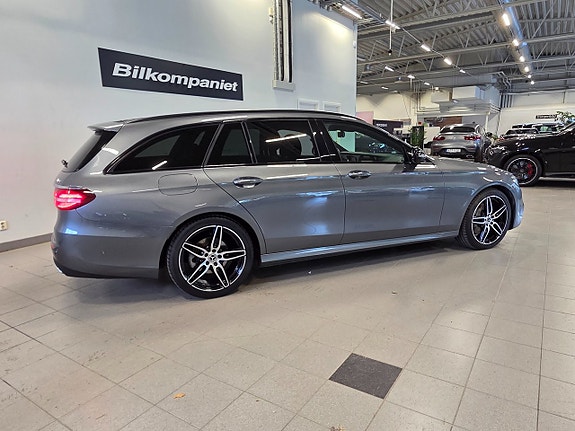 Mercedes-Benz E220 3 of 5
