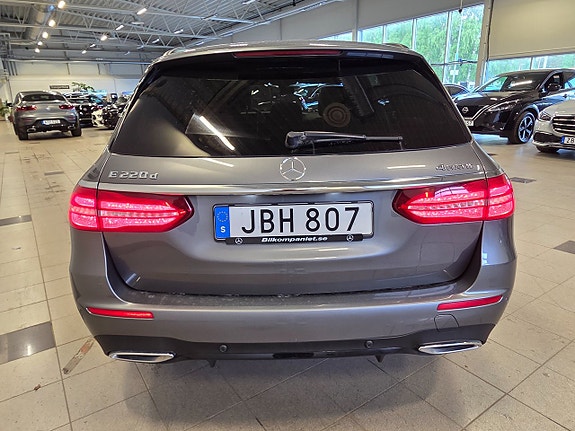 Mercedes-Benz E220 5 of 5
