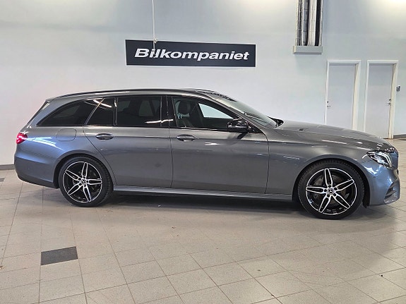 Mercedes-Benz E220 2 of 5