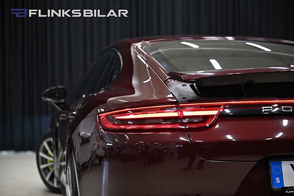 Porsche Panamera 4 3 of 5