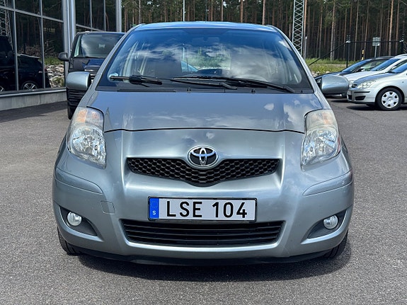 Toyota Yaris 2 of 5