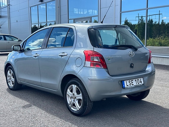 Toyota Yaris 4 of 5