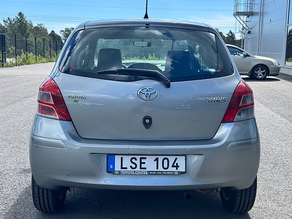 Toyota Yaris 5 of 5