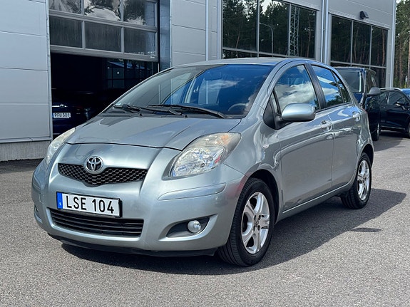 Toyota Yaris 3 of 5