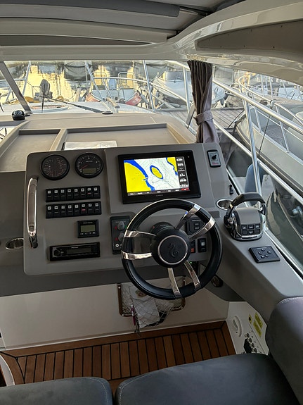Marex 310 Sun Cruiser 2018 D4-300 3 of 5