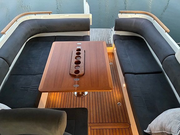 Marex 310 Sun Cruiser 2018 D4-300 5 of 5