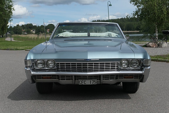 Chevrolet Impala 2 of 5