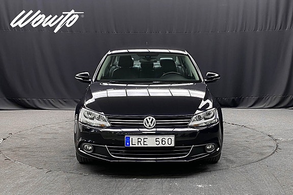 Volkswagen Jetta 2 of 5