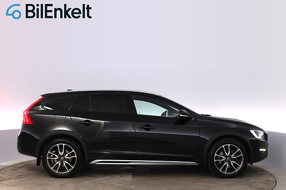 Volvo V60 Cross Country 2 of 5