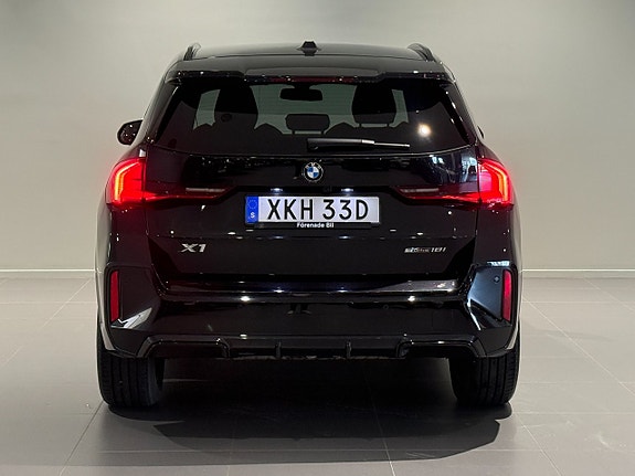 BMW X1 4 of 5