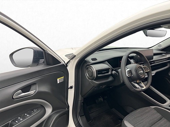 Jeep Avenger 8 of 27
