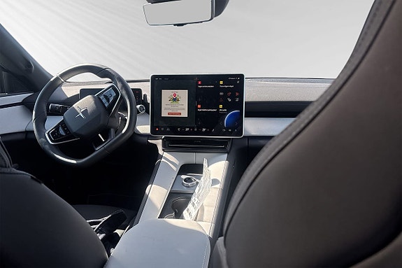 Polestar 4 8 of 10