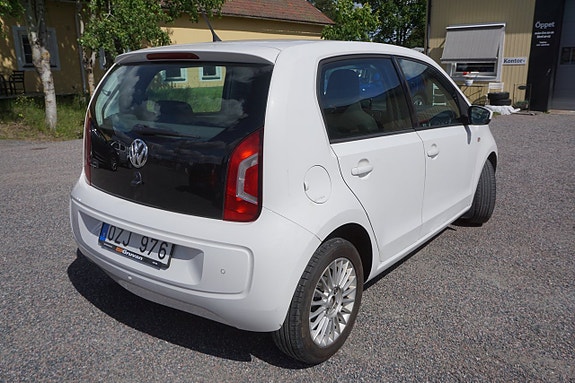 Volkswagen UP! 3 of 5