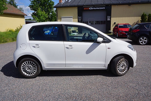Volkswagen UP! 2 of 5