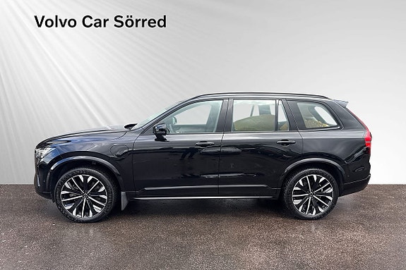 Volvo XC90 3 of 17