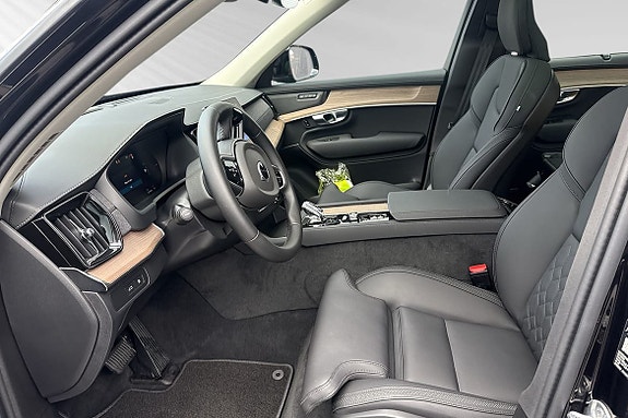 Volvo XC90 7 of 17