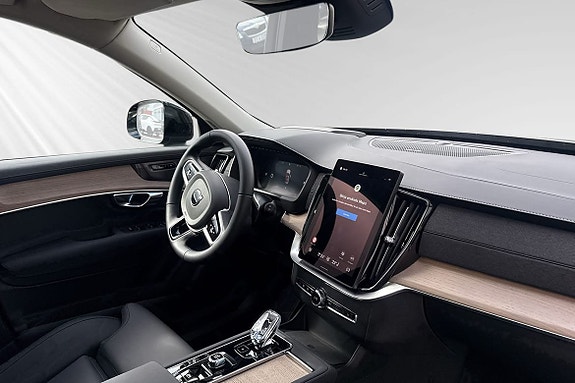 Volvo XC90 10 of 17