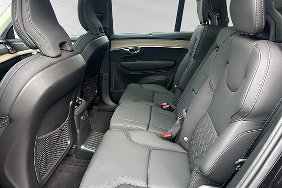 Volvo XC90 8 of 17
