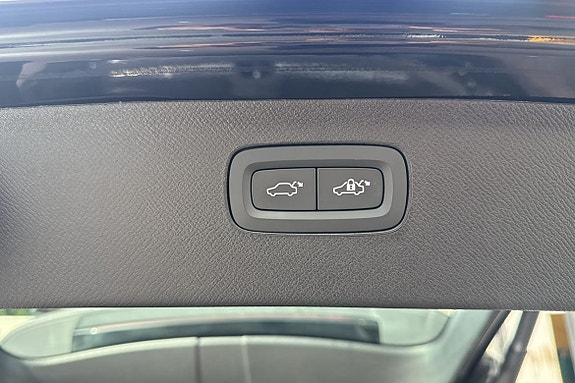 Volvo XC90 17 of 17