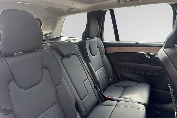 Volvo XC90 11 of 17