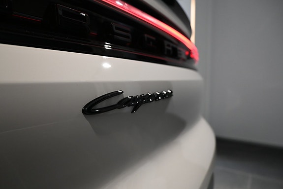 Porsche Cayenne 4 of 5