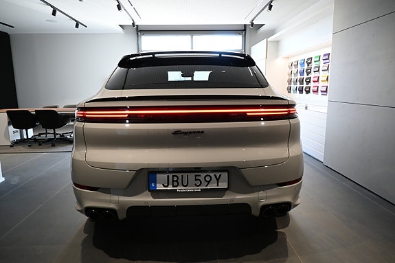 Porsche Cayenne 5 of 5
