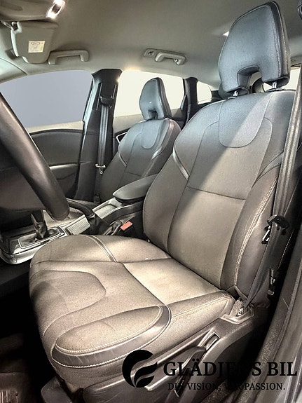 Volvo V40 Cross Country 10 of 15