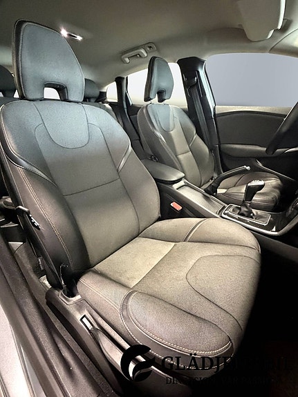 Volvo V40 Cross Country 14 of 15
