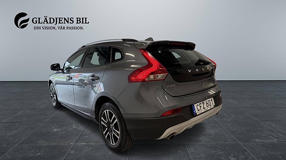 Volvo V40 Cross Country 3 of 5