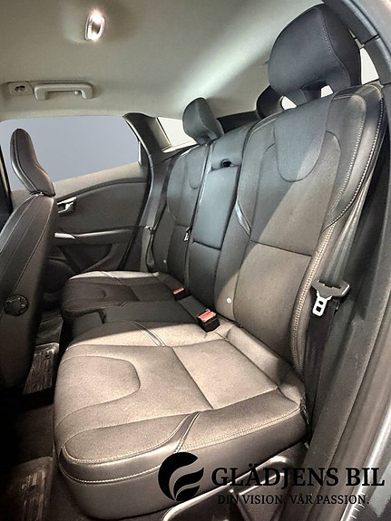 Volvo V40 Cross Country 11 of 15