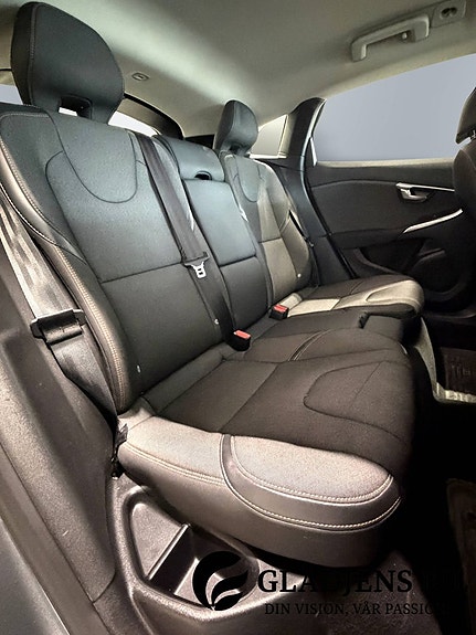 Volvo V40 Cross Country 13 of 15
