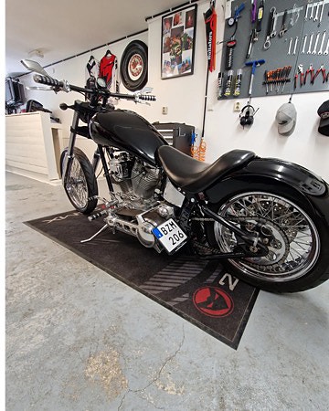 Harley-Davidson Softail 4 of 5